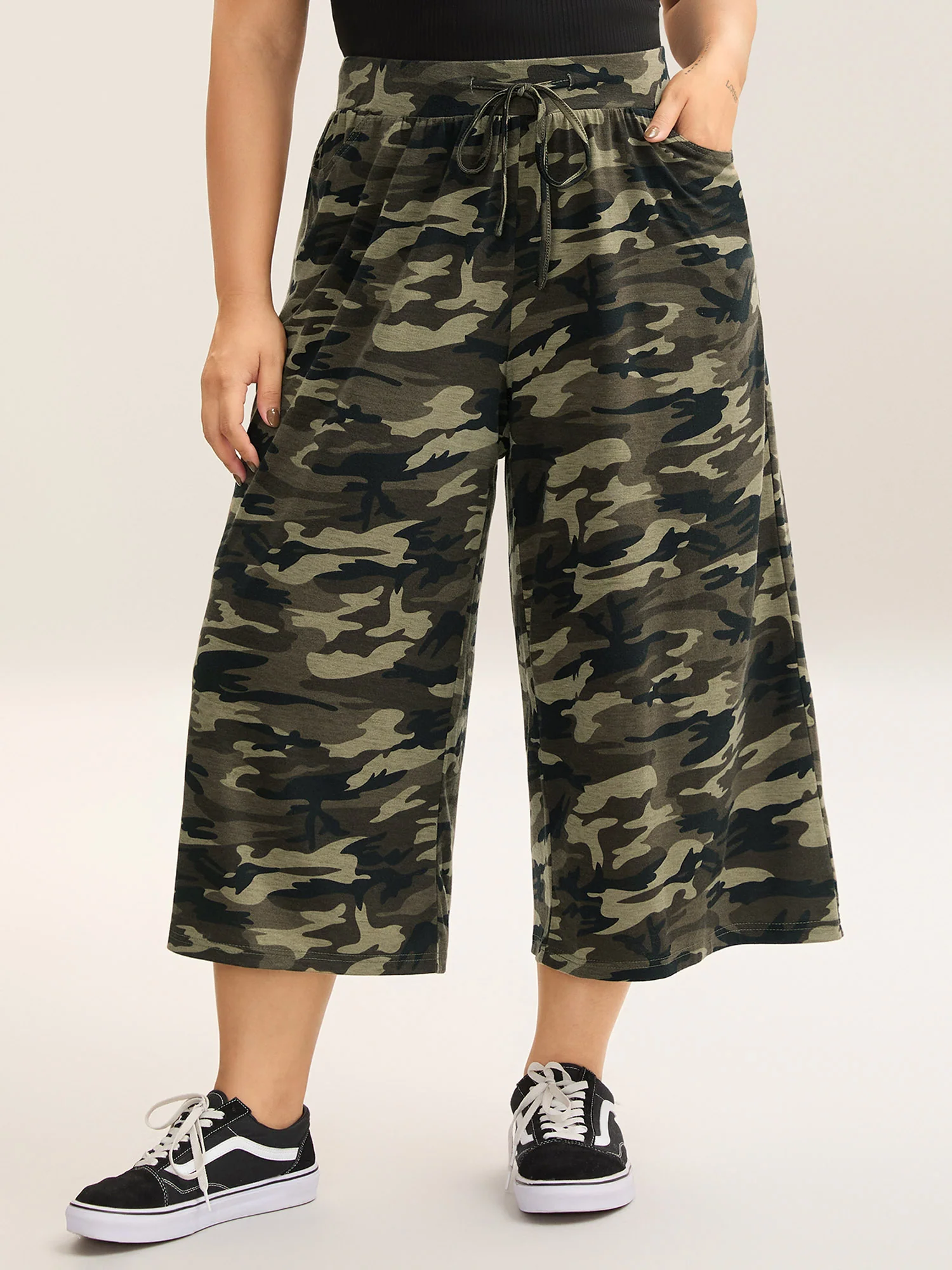Camouflage Tie-Waist Wide-Leg Capri Pants