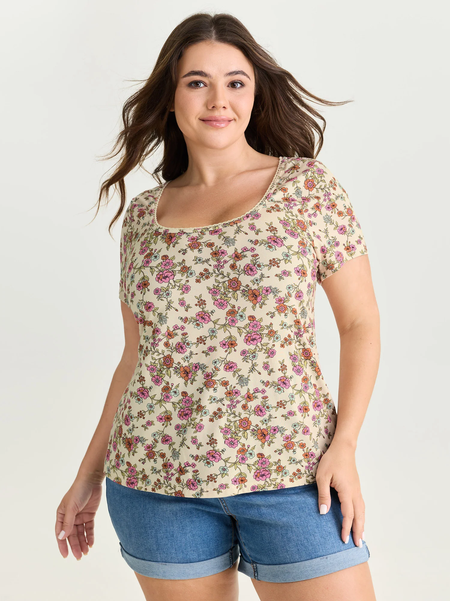 Floral Print Scoop Neckline Fitted T-Shirt