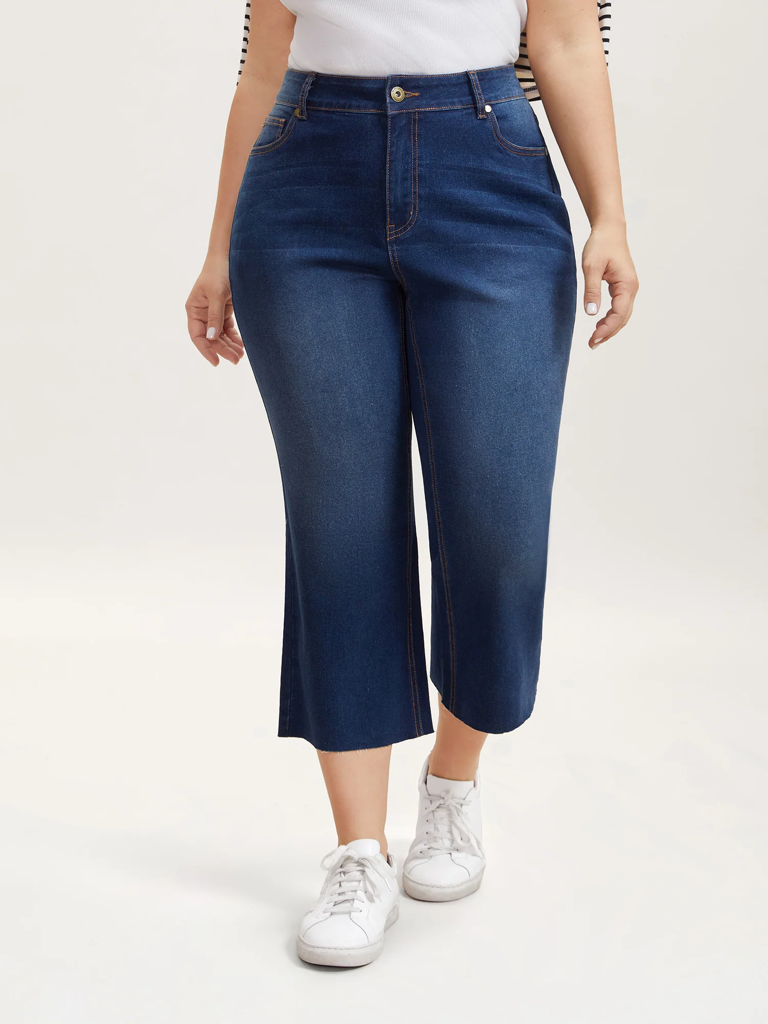 Loose Frayed Hem Crop Jeans