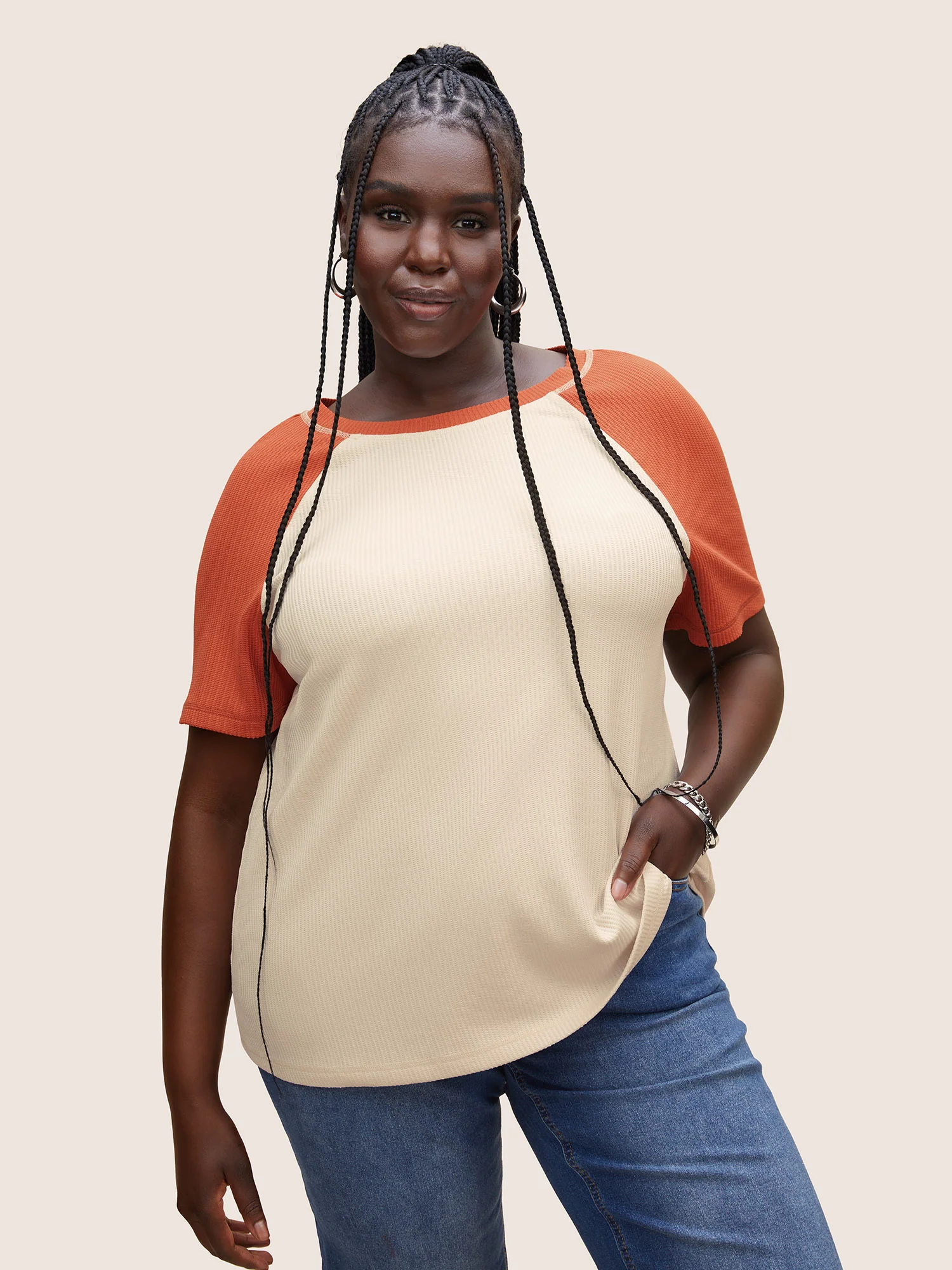 Round Neck Contrast Raglan Sleeve T-shirt