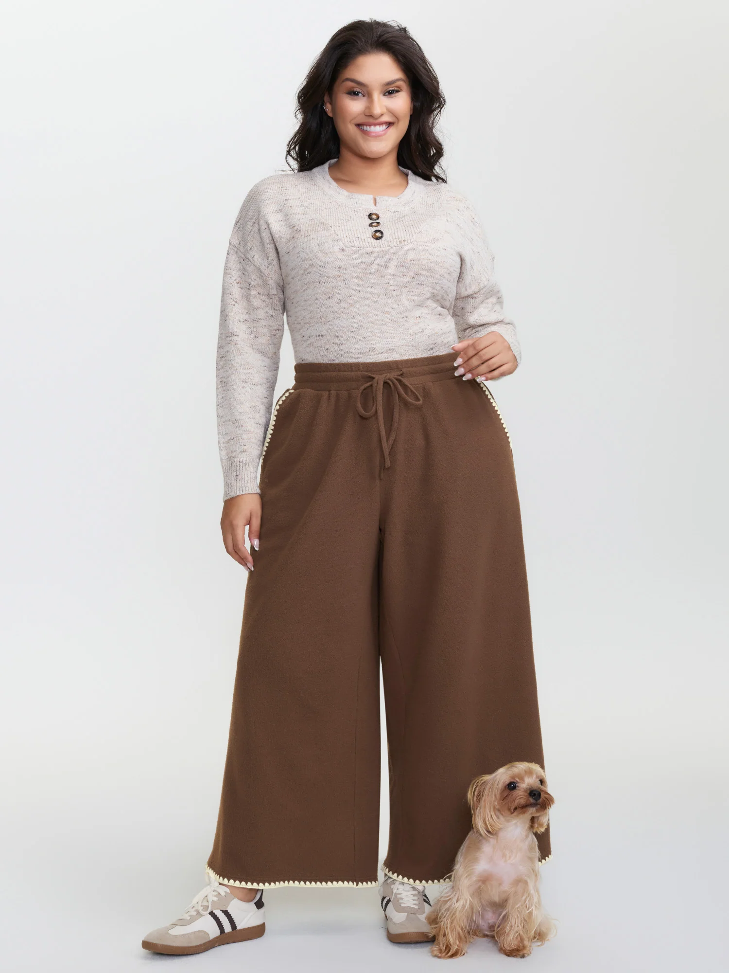Shell Shaped Embroidery Contrast Pants