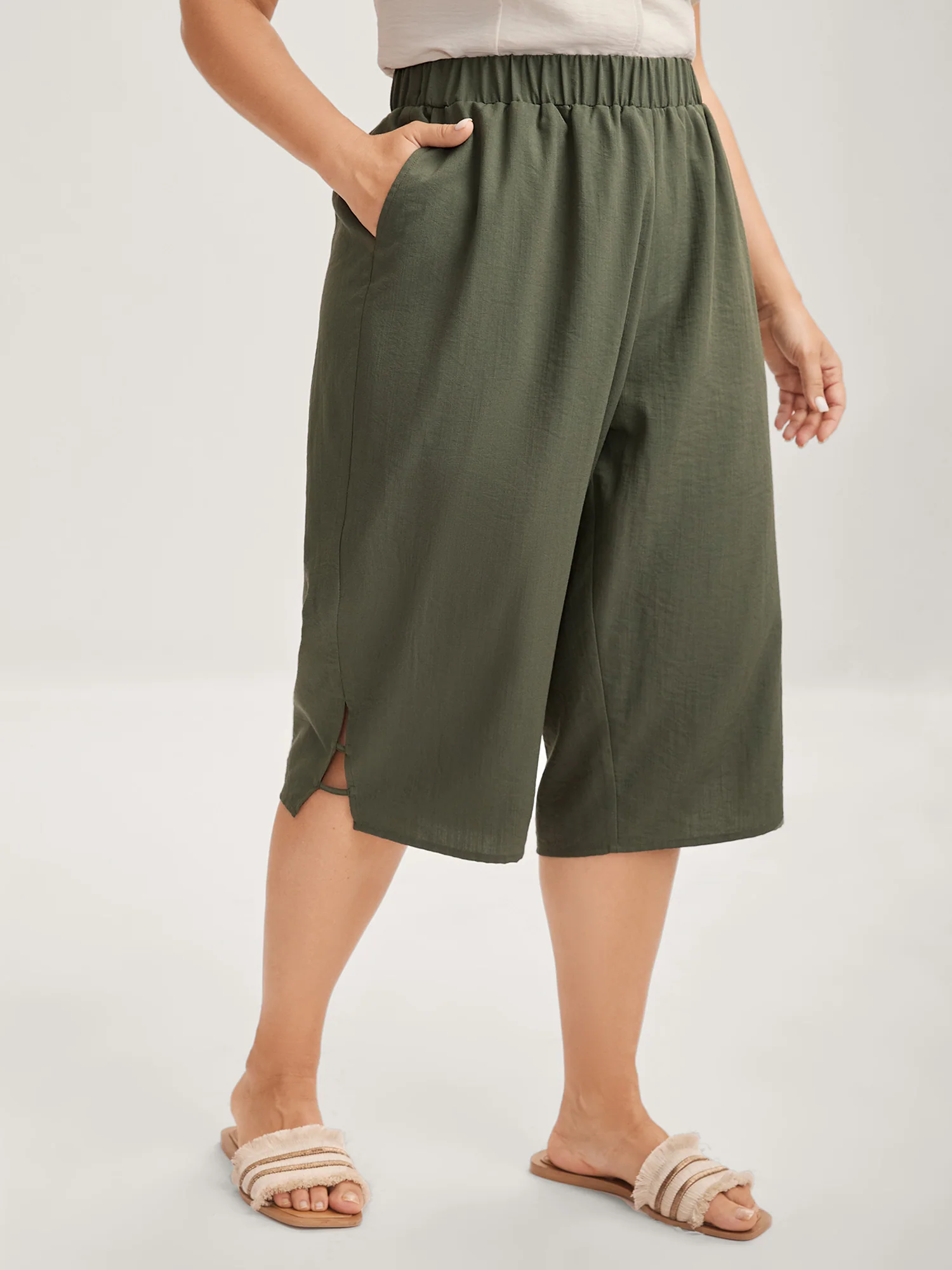 Stretchy Waist Straight-Leg Capri Pants